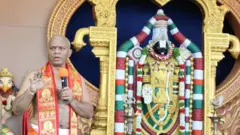 తిరుమలలోని నాద నీరాజనం వేదికపై జరిగిన సుందరకాండ అఖండ పారాయణ కార్యక్రమంలో మాట్లాడుతున్న టీటీడీ అదనపు ఈవో ధర్మారెడ్డి