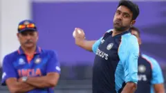 दुबई में टी-20 वर्ल्ड कप के दौरान अभ्यास करते अश्विन और शास्त्री