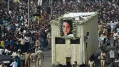 শ্রীদেবীর অন্ত্যেষ্টিক্রিয়া