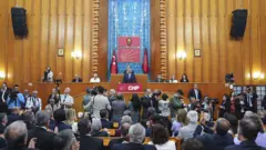 Özgür Özel, 23 Haziran 2026’da Ankara’daki Türkiye Büyük Millet Meclisi’nde düzenlenen parti grup toplantısında konuşuyor.