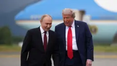 Донадьд Трамп і Володимир Путін під час зустрічі на Алясці