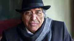 یدالله رویایی نظریه‌پرداز و چهره‌ اصلی مکتب شعری موسوم به «شعر حجم»