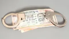 ট্রেনে চুরির অভিযোগে গ্রেপ্তার হয়েছে এক চোর আর এক পুলিশ - প্রতীকি চিত্র