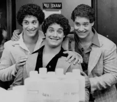 Robert Shafran (à esq.), Eddy Galland (meio) e David Kellman se preparando para aparecer no programa de TV 'Today Show' do canal americano NBC em setembro de 1980