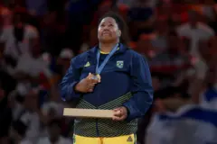 Bia Souza emocionada com medalha de ouro