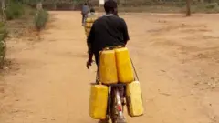 Minisitiri avuga ko ijerikani itagomba kurenza 20Frw mu Rwanda, abadepite basanze hari aho igura arenze 130Frw