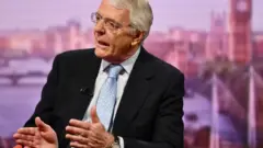 رئيس الوزراء السابق جون ميجور