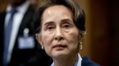 ပြည်သူတွေညီညွတ်ကြဖို့ ဒေါ်အောင်ဆန်းစုကြည်တိုက်တွန်း