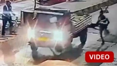 மகாராஷ்டிராவில் சுங்கச் சாவடி ஊழியர் மீது வாகனத்தை ஏற்றிய நபர் - காணொளி