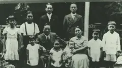 A família Senjiro Hatanaka, retratada em 1944
