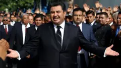Naasón Joaquín García.