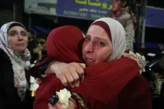 Cựu tù nhân Palestine đoàn tụ với người thân 