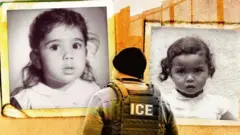 تصویر بزرگ دو کودک و یک مامور مهاجرت مقابل آنها ایستاده، مامور پشت به تصویر است