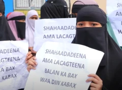 Ardayda Jaamacadda Muqdisho oo mudaaharaadaya 