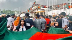 গত বছরের পাঁচই অগাস্ট শেখ হাসিনা সরকার পতনের দিন প্রধানমন্ত্রী কার্যালয়ের চিত্র