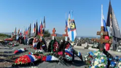 Tumbas de soldados rusos caídos en Ucrania, en un cementerio de Vladivostok.
