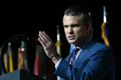 O secretário de Defesa dos EUA, Pete Hegseth, discursa na Base do Corpo de Fuzileiros Navais de Quantico, em Quantico, Virgínia, em 30 de setembro de 2025