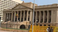 இலங்கை ஜனாதிபதி செயலகம்.