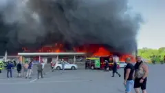 Ukrajina: Raketni napad na trzni centar