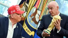 Donald Tramp i Đani Infantino