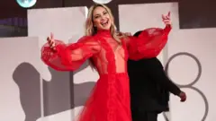 الممثلة الأمريكية كيت هادسن خلال افتتاح فيلم "مونا ليزا والقمر الدموي\"