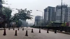 সকাল থেকে ঢাকার রাস্তাঘাট ছিল অস্বাভাবিক রকম ফাঁকা