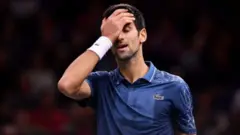 Djokovic yasabye imbabazi abantu kuko atitaye ku ngamba zo kwirinda