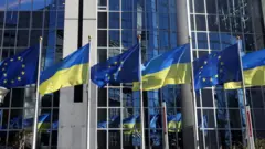 Флаги у здания Европарламента
