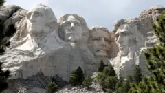 The busts of George Washington, Thomas Jefferson, Theodore Roosevelt and Abraham Lincoln at Mount Rushmore National Monument