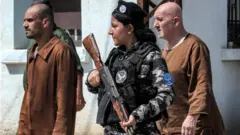 Suriye'nin kuzey doğusundaki Haseke'de eski IŞİD üyeleri olduğundan şüphelenilen tutuklular serbest bırakıldı, 2 Eylül 2024.