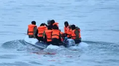 ብንኣሽቱ ጀላቡ ናብ ዓዲ እንግሊዝ ዝሰግሩ ስደተኛታት