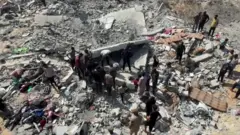 ग़ज़ा में इसराइली हमले जारी