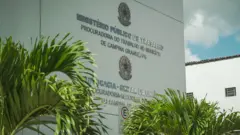 Imagem da entrada do prédio do Ministério Público do Trabalho em Campina Grande, na Paraíba