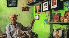 விமானம் மோதியதில் பிரஹ்லோத் தாக்கூர் 