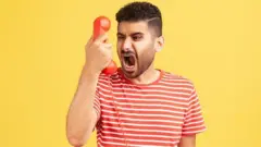 ఫోన్ కాల్ సహనాన్ని పరీక్షించేది