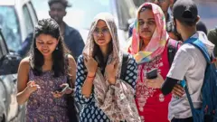 मौसम विभाग ने अगले दो-तीन दिन तक मध्य और उत्तर-पश्चिम भारत में भीषण गर्मी पड़ने का अनुमान जताया है
