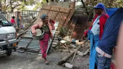 မန္တလေးက ရာနဲ့ချီတဲ့ အိမ်တွေ ကျူးကျော်ဆိုပြီး ဖျက်ခံရ