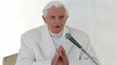 Eski Papa 16. Benediktus