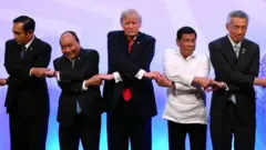 VN ảnh hưởng gì khi Philippines muốn 'gần Trung, xa Mỹ'?