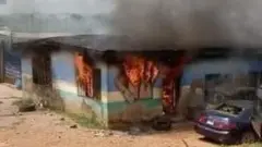 Agọ ọlọpaa ti wọn sọ ina si