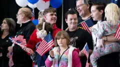 ワシントンDCに到着した白人の南アフリカ人のグループ。
