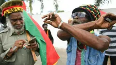 ঔপনিবেশিক শাসনামলে দাস প্রথার জন্য ক্ষমা এবং ক্ষতিপূরণের দাবিতে কিংস্টনে ব্রিটিশ হাইকমিশনের সামনে বিক্ষোভ, মার্চ ২২, ২০২২