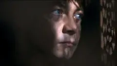 Cena do filme francês 'Misericórdia' mostra uma pessoa em um confessionário