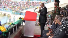 Magufuli akifuta machozi