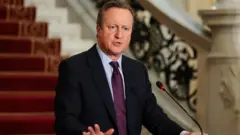 イギリスのデイヴィッド・キャメロン外相