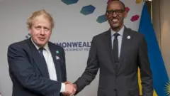 Minisitiri w'intebe Boris Johnson na Paul Kagame mu 2018 i Londres