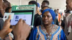 Ngwaọrụ Bvas ka Inec ji ezipụ vootu a tụrụ ọgbọ ntuliaka gaa isi ụlọọrụ ha.