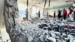 صور من مدرسة تابعة للأمم المتحدة في النصيرات في غزة