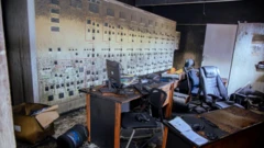 Picture wey show office wit scattered furniture wey be like di office dey abandoned.