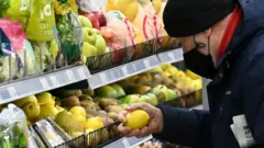 Покупатель в магазине